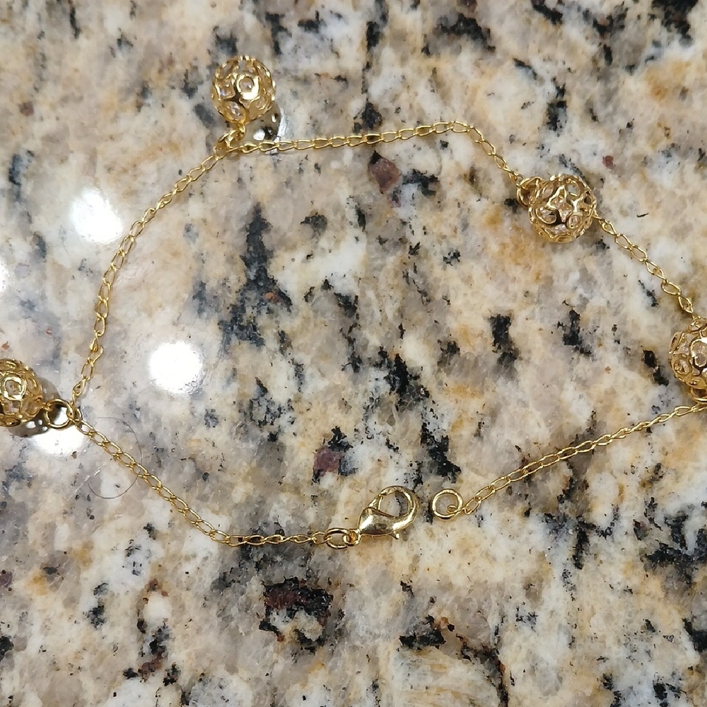 Elegant 18k Gold filled Anklet with Rose Accents